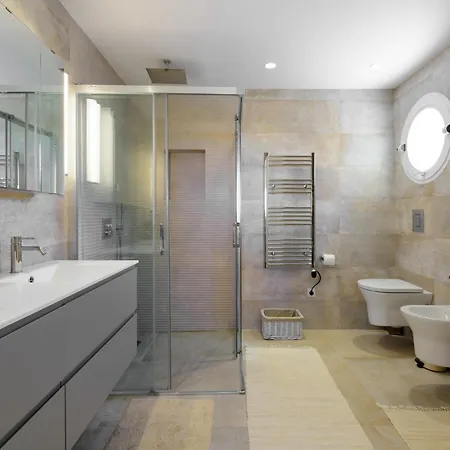 Elviria Hills Penthouse - Idyllic Golf & Sea View Oasis In 马尔韦利亚