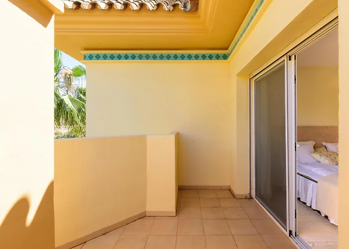 Elviria Hills Penthouse - Idyllic Golf & Sea View Oasis In *