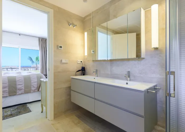 Elviria Hills Penthouse - Idyllic Golf & Sea View Oasis In