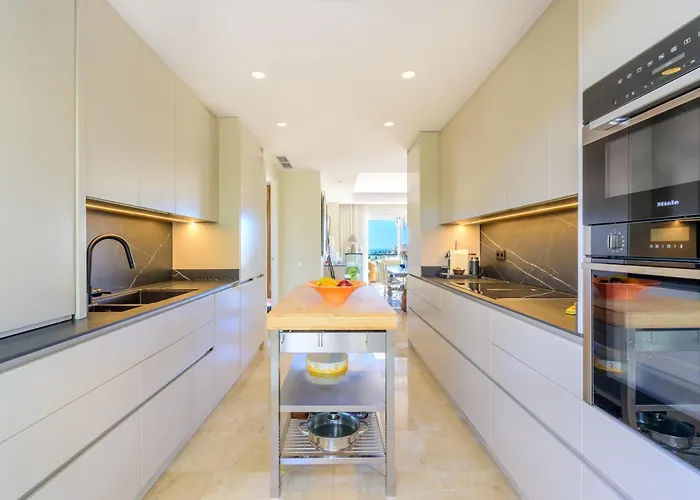 Elviria Hills Penthouse - Idyllic Golf & Sea View Oasis In *