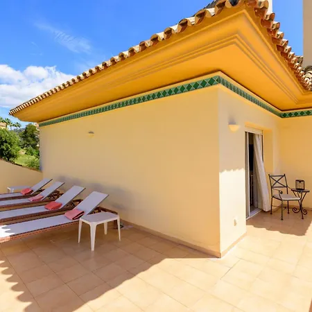 Elviria Hills Penthouse - Idyllic Golf & Sea View Oasis In Lägenhet