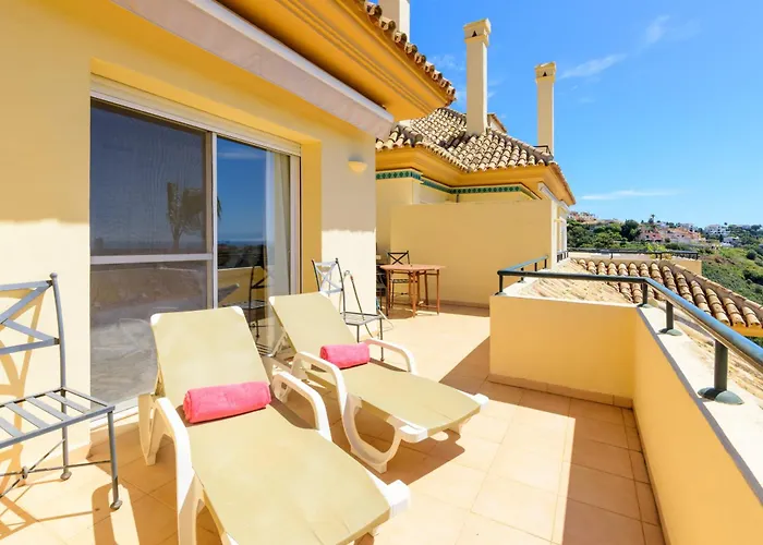 Elviria Hills Penthouse - Idyllic Golf & Sea View Oasis In *