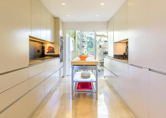 Elviria Hills Penthouse - Idyllic Golf & Sea View Oasis In