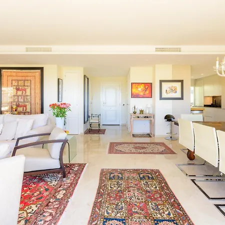 Elviria Hills Penthouse - Idyllic Golf & Sea View Oasis In Appartement